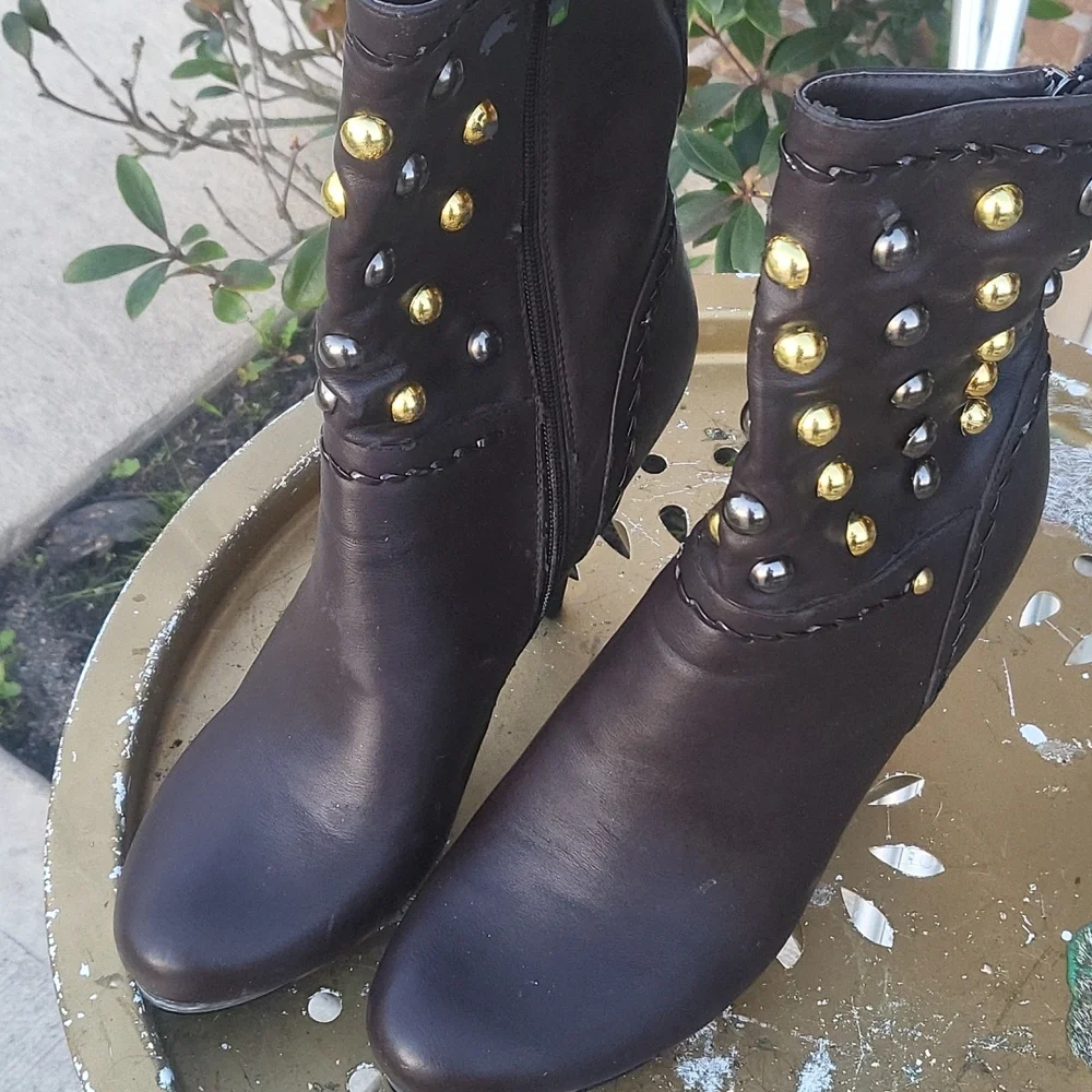 Shoes - Picture 3 of 7
